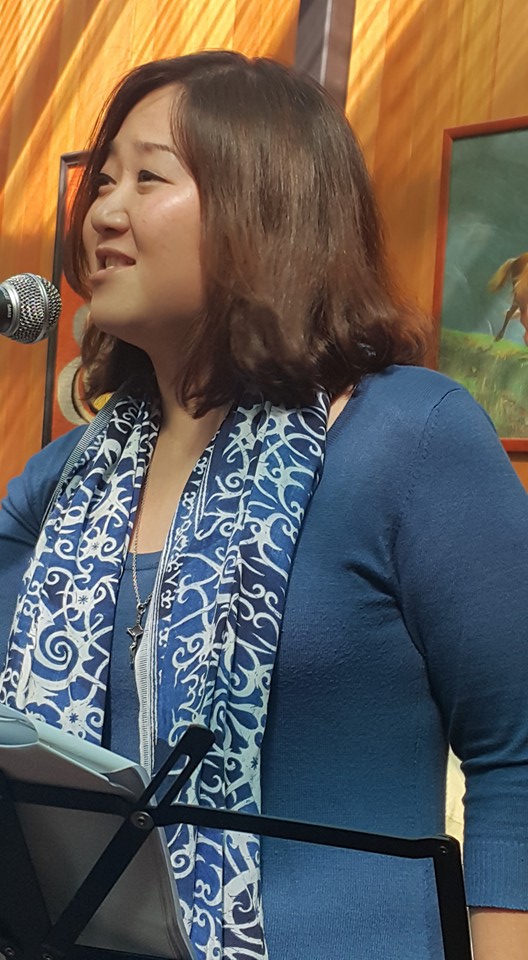 Angelina Bong performs at Asian Connections, Perth Poetry Festival 2015. Photograph Coral Carter.